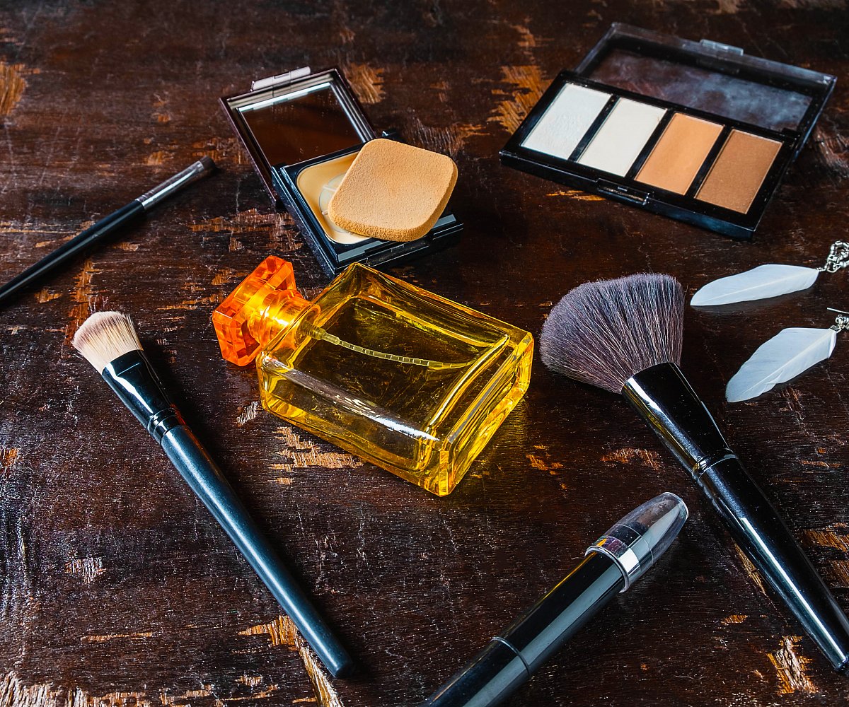 Make-Up